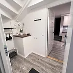 Spacious And Beautiful In With Free Parking *