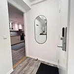 Spacious And Beautiful In With Free Parking