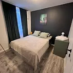 Spacious And Beautiful In With Free Parking