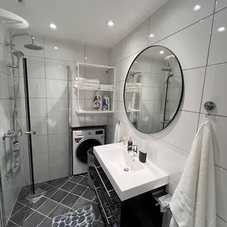Spacious And Beautiful In With Free Parking شقة *