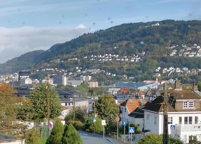 Spacious And Beautiful In With Free Parking