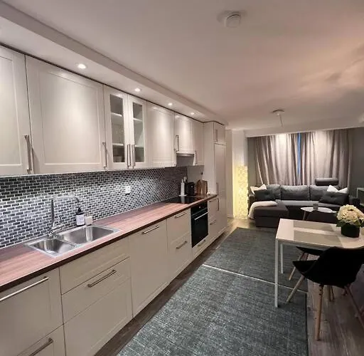 Spacious And Beautiful In With Free Parking 아파트