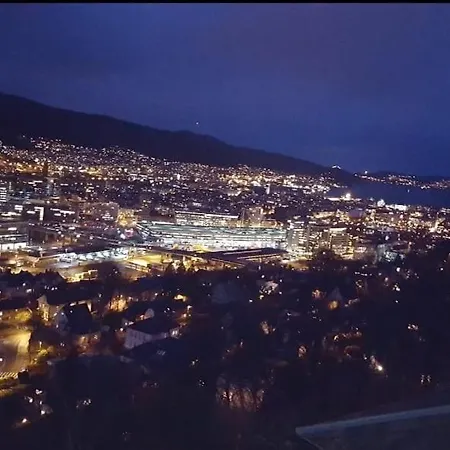 Spacious And Beautiful In With Free Parking *