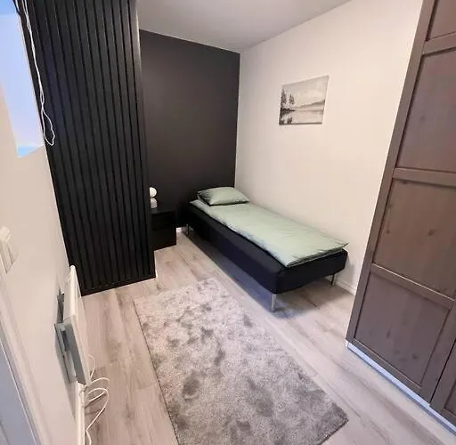 Spacious And Beautiful In With Free Parking Apartmán *