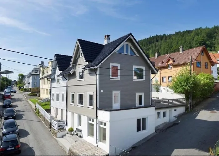 Spacious And Beautiful In With Free Parking Appartement *